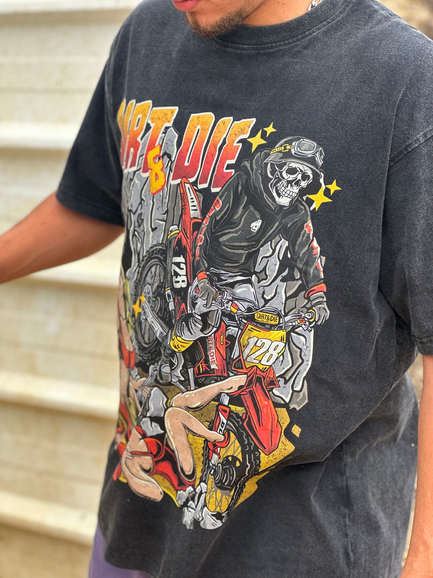 Dirt&amp;Die T-Shirt - Stoppie in front of Pin-ups 